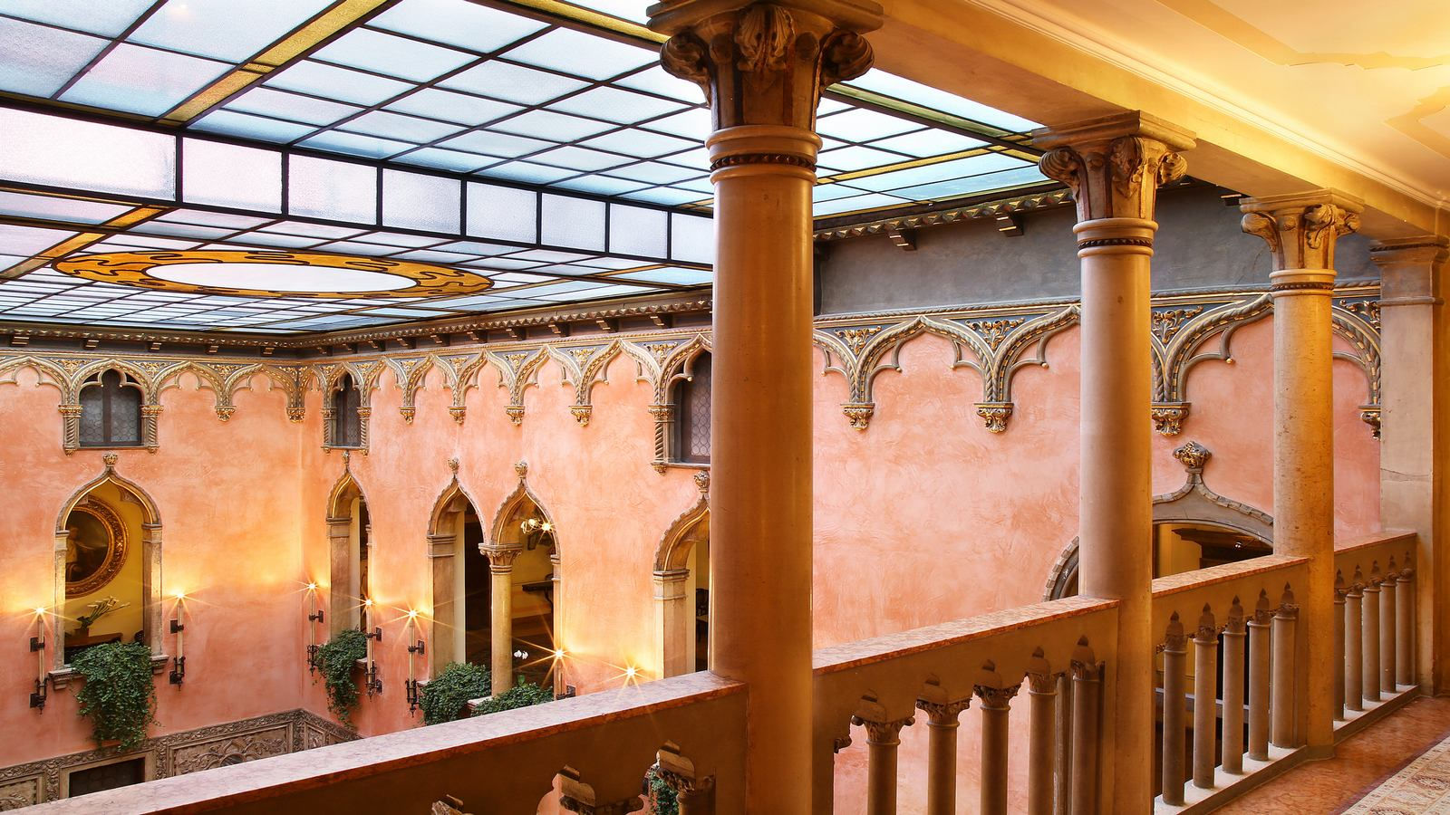 Palazzo Dandolo Detail 